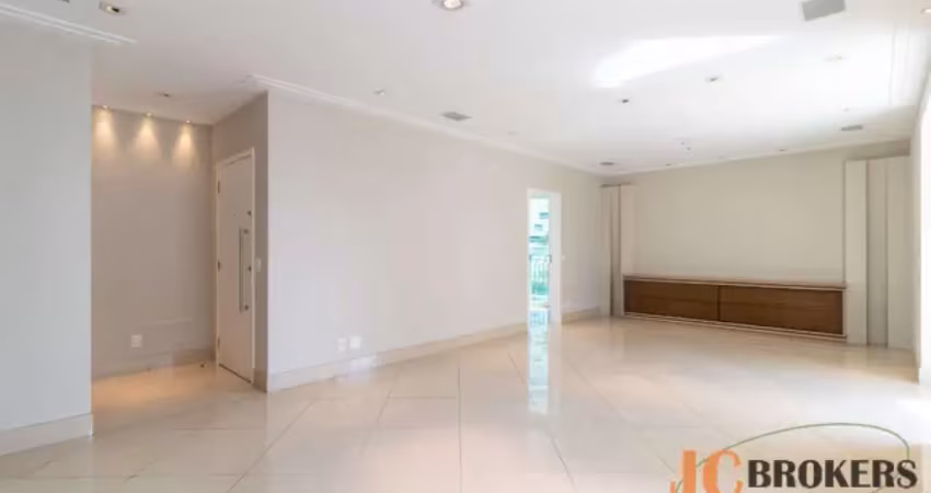 Apartamento com 237m² de área útil, 3 suítes, 5 vagas