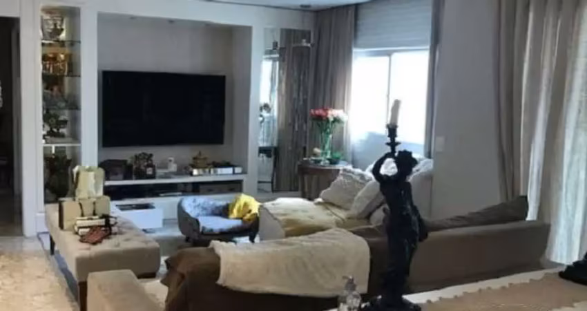 Apartamento semi mobiliado com 137m² de área útil, 2 suítes, 3 vagas