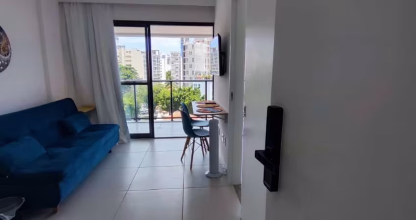 Quarto e sala na Barra com varanda