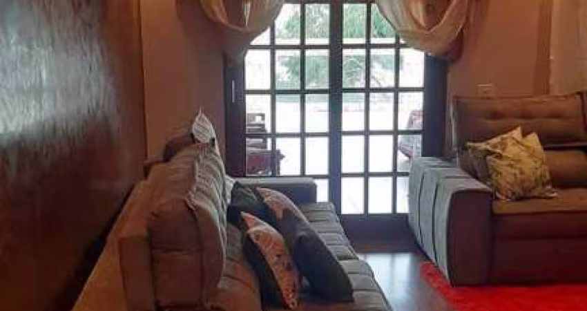 Vende-se Bela Casa em Jandira, 3 Quartos, Área Goumert, 2 Vagas