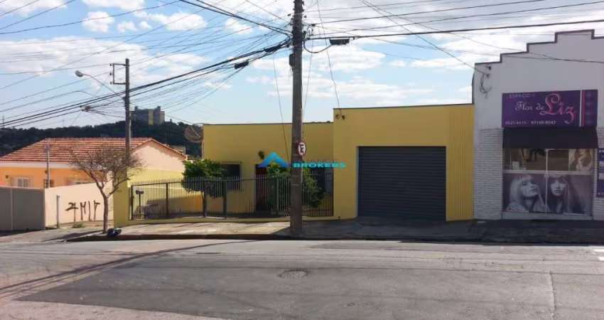 Casa Térrea C/ 3 Dorms, Quintal com ótimo espaço e Boa localização de Jundiaí