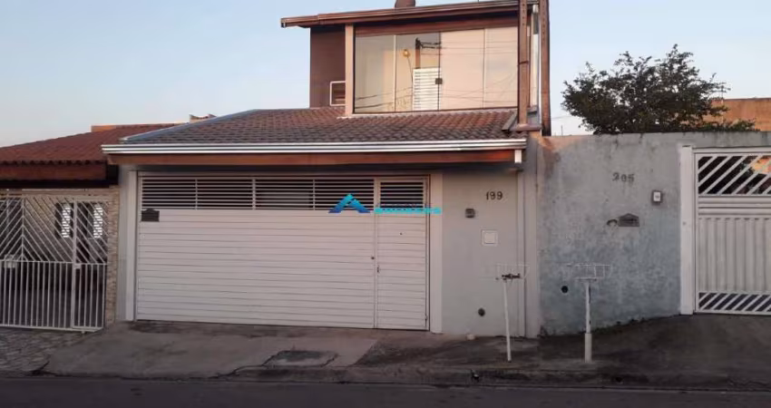 Vende-se Casa de 3 dormitórios, 1 Suíte, no Loteamento Parque Residencial Jundiai