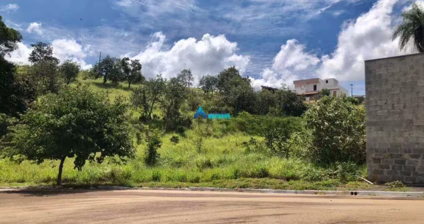 Terreno a venda c/ 1.050 m², boa topografia, natureza ao lado, rua em saída, cond. portal do sol