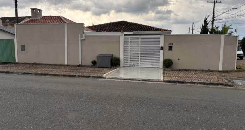 EXCELENTE RESIDÊNCIA DE ÓTIMO PADRÃO NO CAJURU.