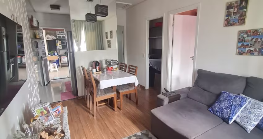 casabella em jacareí com corredor lateral e armários planejados