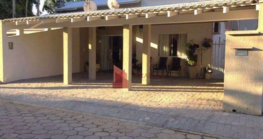 VENDA: Casa em condomínio fechado com 3 dormitórios no Bairro Dom Bosco em Itajaí.