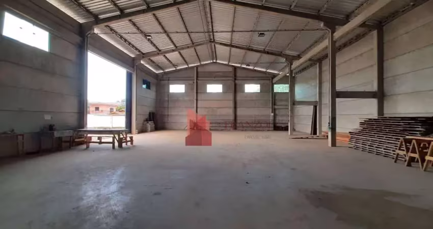 Locação: galpão com pátio para transporte de cargas pesadas.