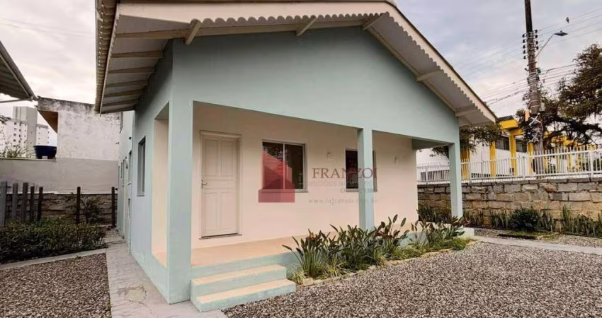 LOCAÇÃO: casa comercial ou residencial no Centro de Itajaí