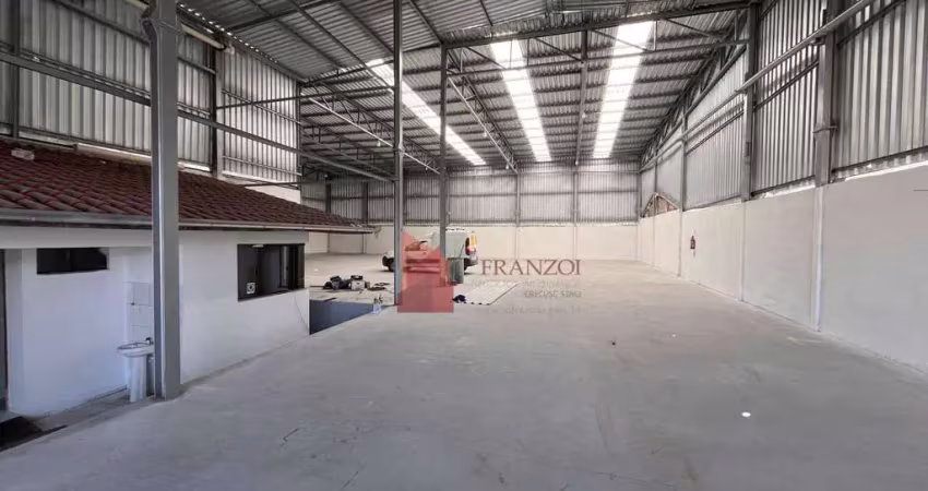 Locação: galpão comercial com doca e rampa de acesso para empilhadeira em itajai.