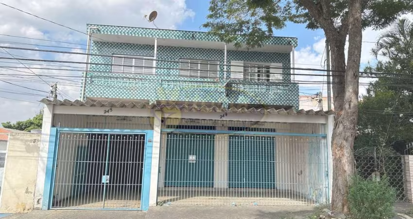 CASA COM SALÃO