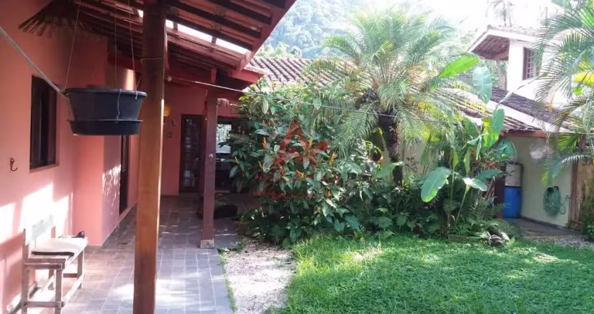 Casa à venda no bairro Ressaca em Ubatuba/SP