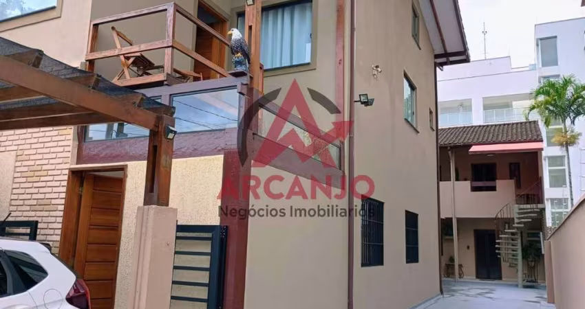 CASA/SUÍTES  A VENDA  COM ÓTIMA LOCALIZAÇÃO NO ITAGUÁ - UBATUBA-SP