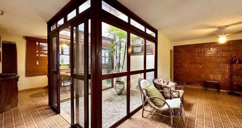 Casa à venda no bairro Centro em Ubatuba/SP
