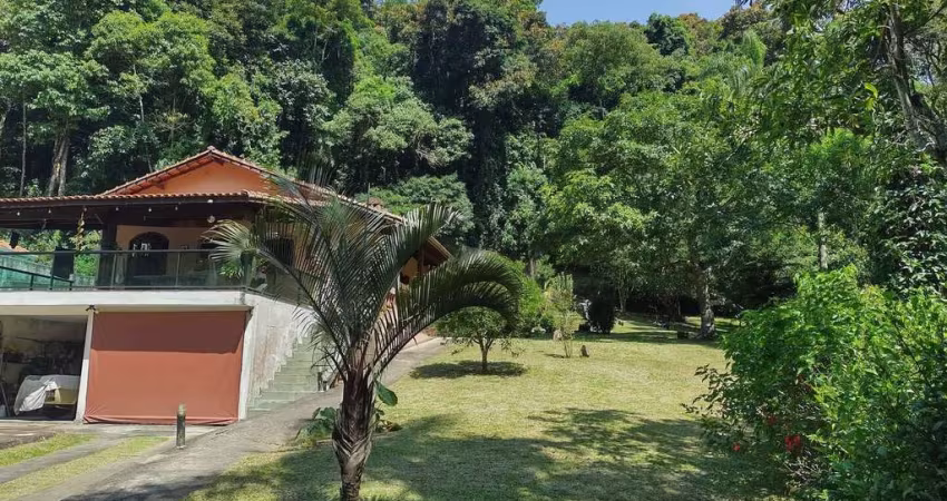 Casa à venda no bairro Parque Petrópolis em Mairiporã/SP