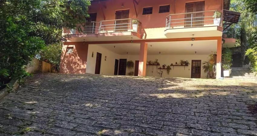 Casa à venda no bairro Caraguatá em Mairiporã/SP