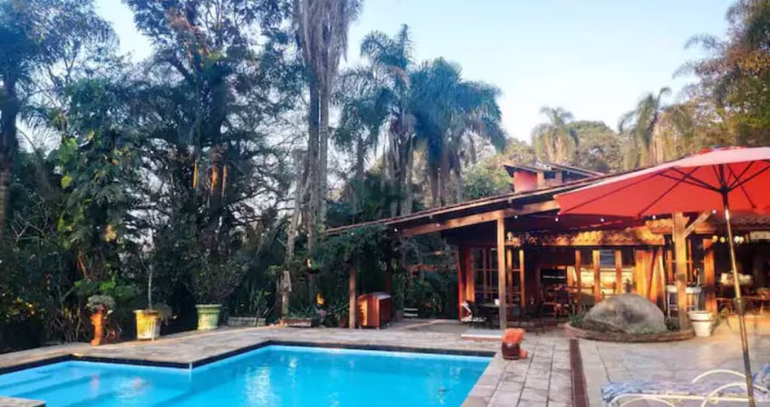 Casa à venda no bairro Parque Petrópolis em Mairiporã/SP