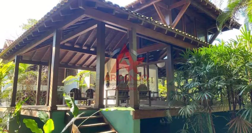 CASA A VENDA NO CONDOMINIO ITAMAMBUCA COM 04 DORMITORIOS A 80 M DO MAR