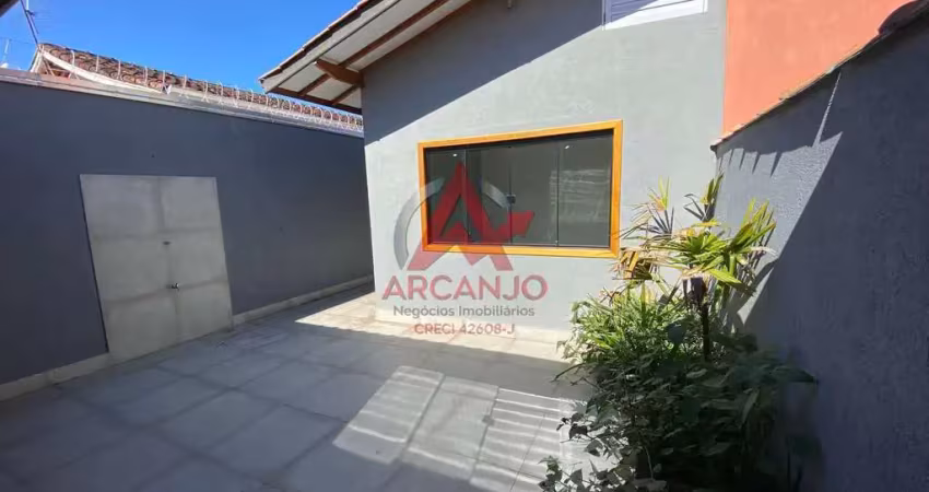 Casa a venda no centro de ubatuba com 02 dormitorios