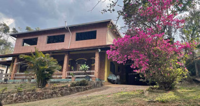 Casa à venda no bairro Jundiaizinho (Terra Preta) em Mairiporã/SP