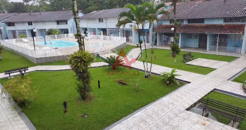 Sobrado em condomínio no Perequê Açú