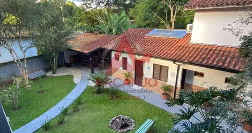 Casa com edícula a venda no Parque Vivamar !