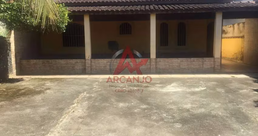 Casa com amplo quintal em Caraguatatuba/SP