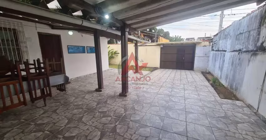 Casa para aluguel definitivo  02 quartos 01 banheiro sala de estar