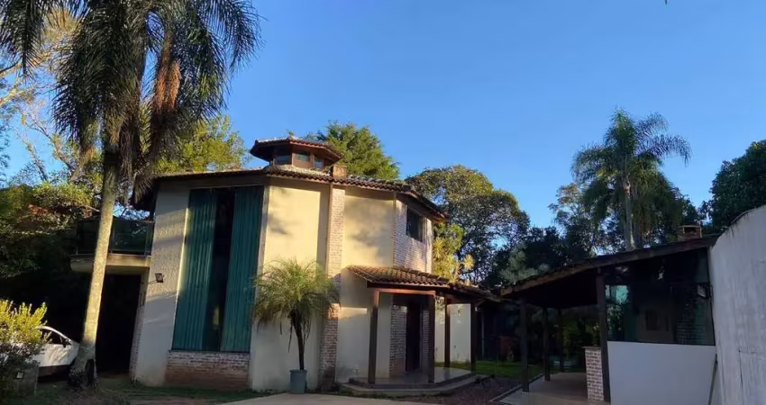 Casa à venda no bairro Caraguatá em Mairiporã/SP