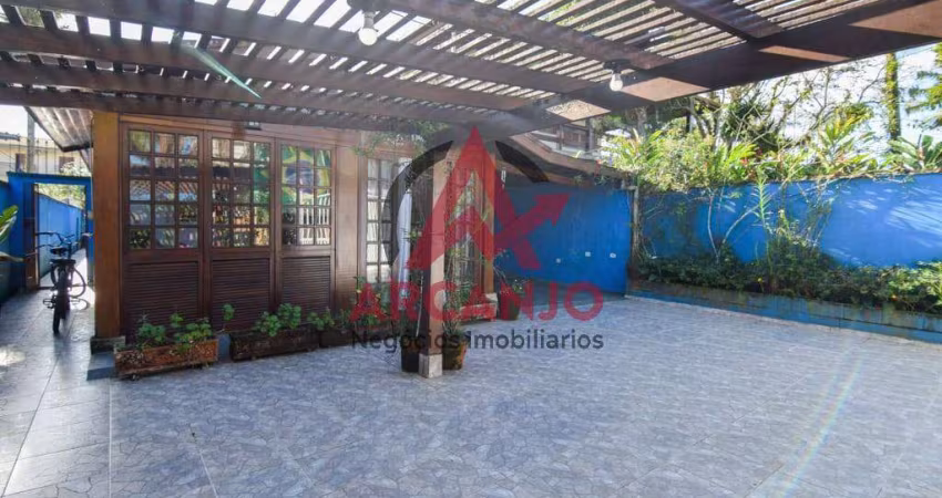 Casa a venda com 03 quartos no Tenório em Ubatuba