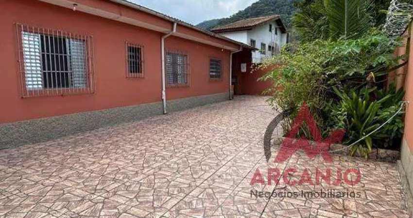 Casa A Venda Em Ubatuba Com 3 Dormitórios - 356M²