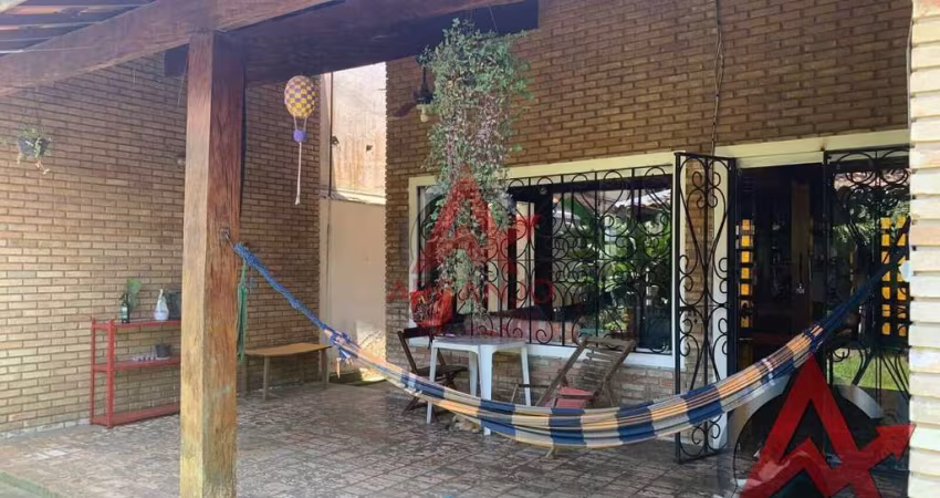 Casa ampla c/edícula no Itaguá para locação!