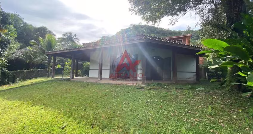 CASA A VENDA EM CONDOMINIO FECHADO NA PRAIA DA LAGOINHA COM 04 DORMITORIOS E UM TERRENO TOTAL DE 746M²