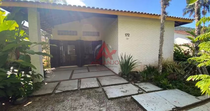 CASA EM CONDOMINIO FECHADO NA PRAIA DA LAGOINHA COM 05 DORMITORIOS PROXIMO AO MAR