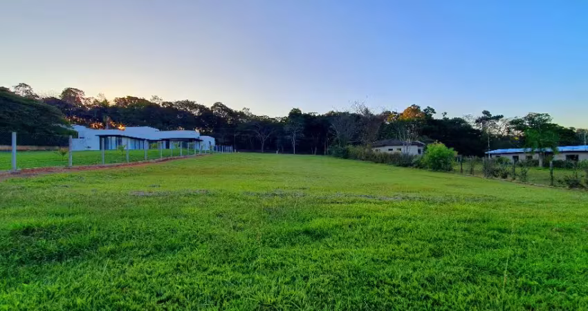 Lindo terreno a venda com 2.590 m2 no condomínio green village| cambé-pr