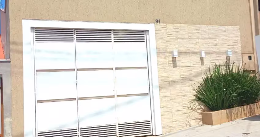 Linda casa geminada com 03 quartos em Cambé