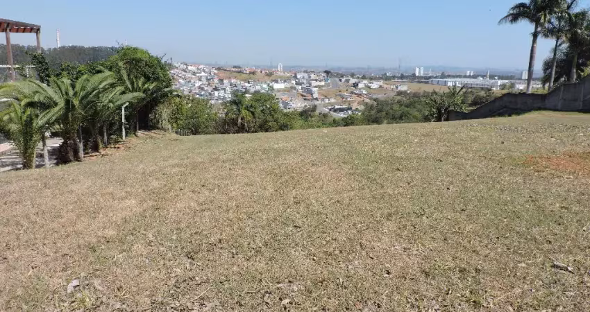 Lote de 1780 m², voltado para o por do sol, com vista ampla e perene