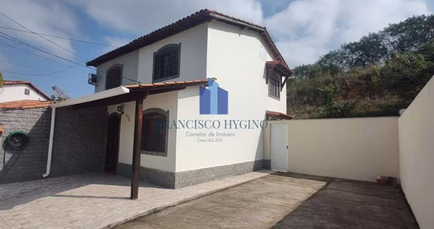 Casa para Venda em Volta Redonda, Jardim Belvedere, 2 dormitórios, 2 banheiros, 4 vagas