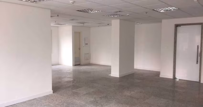 Excelente Conjunto Comercial, 1 Sala de 200m, 4 Banheiros, e 4 Vagas.