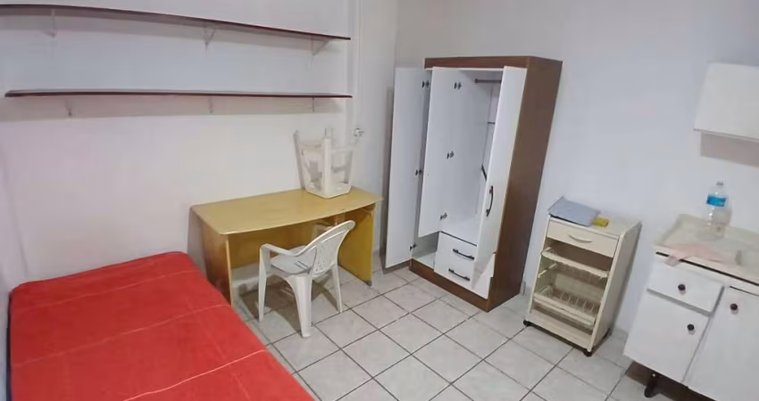 Kitnet mobiliada, com banheiro, internet, luz e agua separada, 20mt,