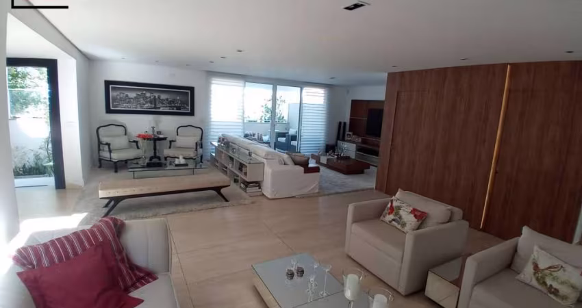 Excelente Casa Totalmente Reformada, 3 Dor, Sendo 4 Suítes, 4 Vagas, 400M