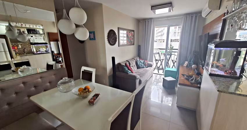 Excelente apartamento a venda Est. Adhemar Bebiano Bairro  Del Castilho RJ