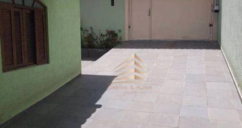 Casa em Bonsucesso com 3 dormitórios, 2 salas, vaga para 3 veículos