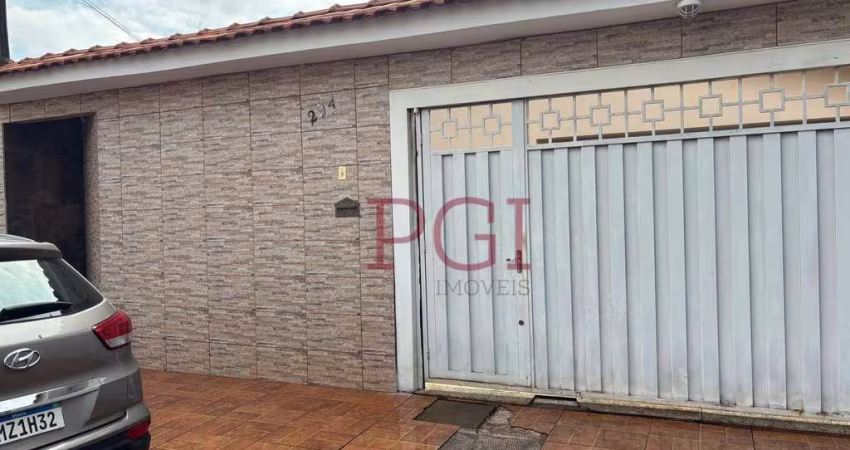 Vendo Casa Jardim Helena 3Quartos ,Garagem para 5 carros otima localização na zona leste próximo a escolas, supermercados, farmácias e rodovias.