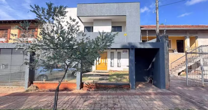 Sobrado com 3 dormitórios à venda, 211 m² por r$ 950.000 - universitário - londrina/pr