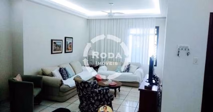 Casa à venda em Santos-SP, 3 quartos, 1 suíte, 2 salas, 4 banheiros, 2 vagas de garagem, 158m² - Imperdível no Boqueirão!