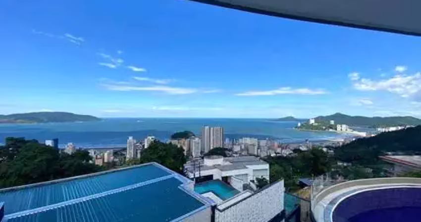 Residência de luxo no bairro Marapé em Santos-SP: 4 suítes, 3 salas, 6 banheiros, 4 vagas e 1.000 m² de área. Venha conhecer!