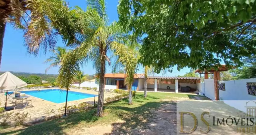 Chácara com 3000 m² no condomínio santa inês em itu/sp, com piscina, campinho, área gourmet, casa com cozinha, sala, lavanderia, sala de jantar e etc