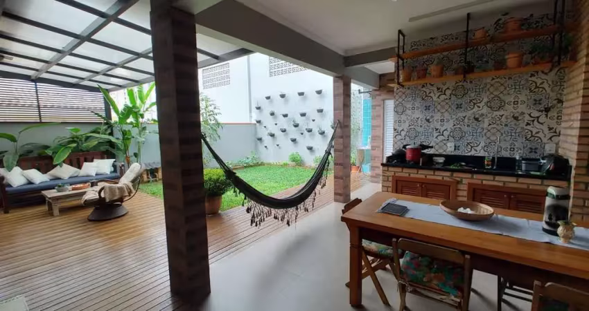 Casa para Venda em Balneário Piçarras, Centro, 2 dormitórios, 1 suíte, 3 banheiros, 4 vagas