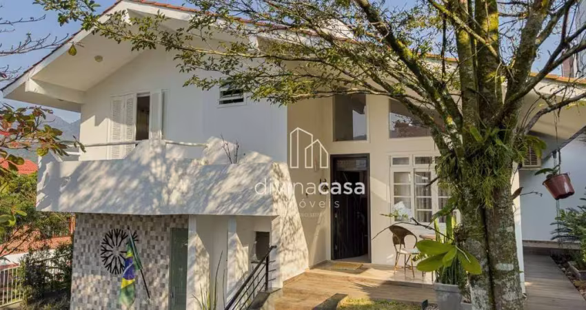 Casa com 3 dormitórios à venda, 249 m² por r$ 2.400.000,00 - centro - jaraguá do sul/sc
