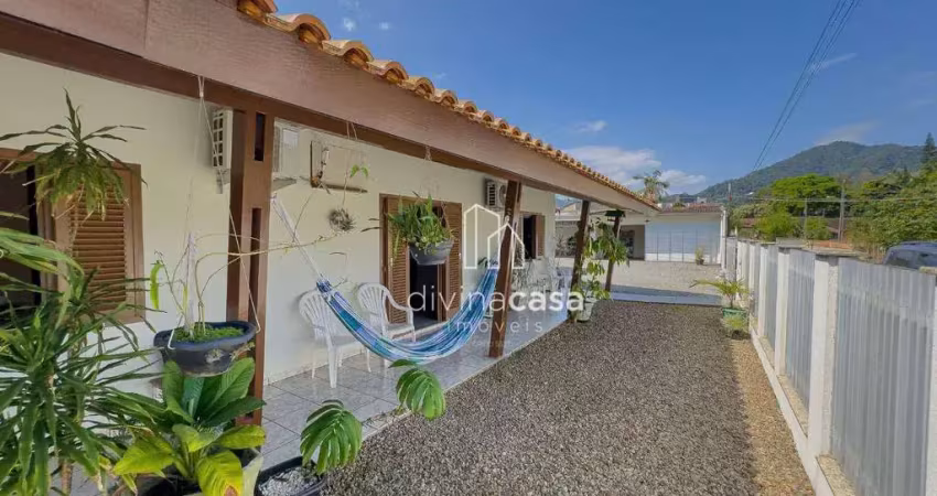 Casa com 4 dormitórios à venda, 233 m² por R$ 1.250.000,00 - Rau - Jaraguá do Sul/SC